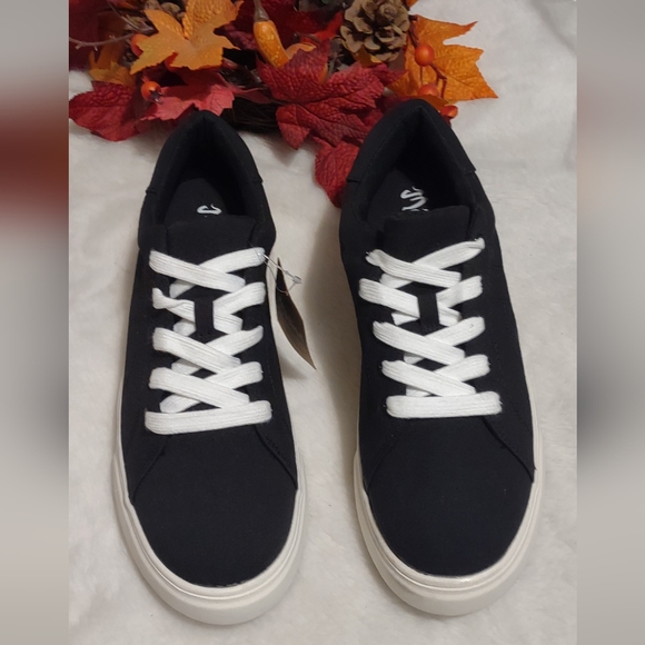 malpaw Shoes - Like new condition shoes for women size 9